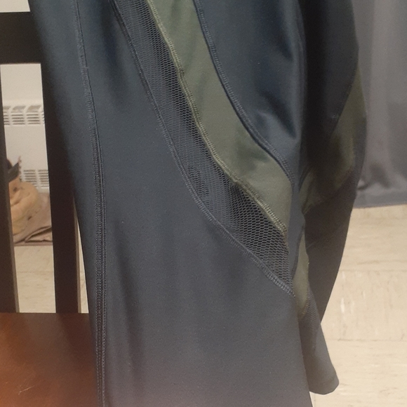 Bebe capris - Picture 3 of 4